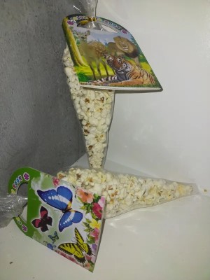 kleur en sticker popcorn